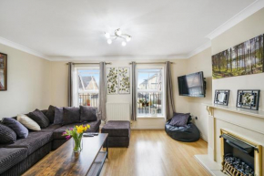 Dis-counts for Family and Work Stays - 2x Ensuites, private parking and garden